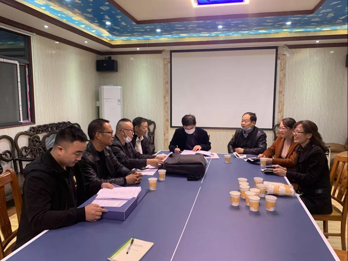 省、市、區(qū)殘聯(lián)**一行來(lái)十堰恐龍化工環(huán)氧地坪施工廠家檢查指導(dǎo)工作