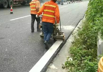 小知識：道路標線漆有底漆和固化劑嗎？