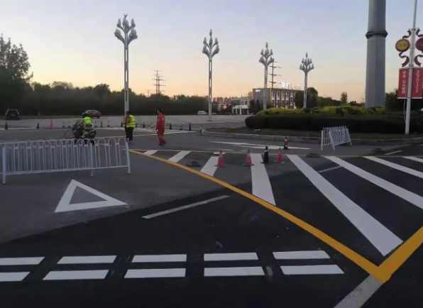馬路劃線(xiàn)漆是什么油漆，有哪些種類(lèi)以及使用注意事項(xiàng)